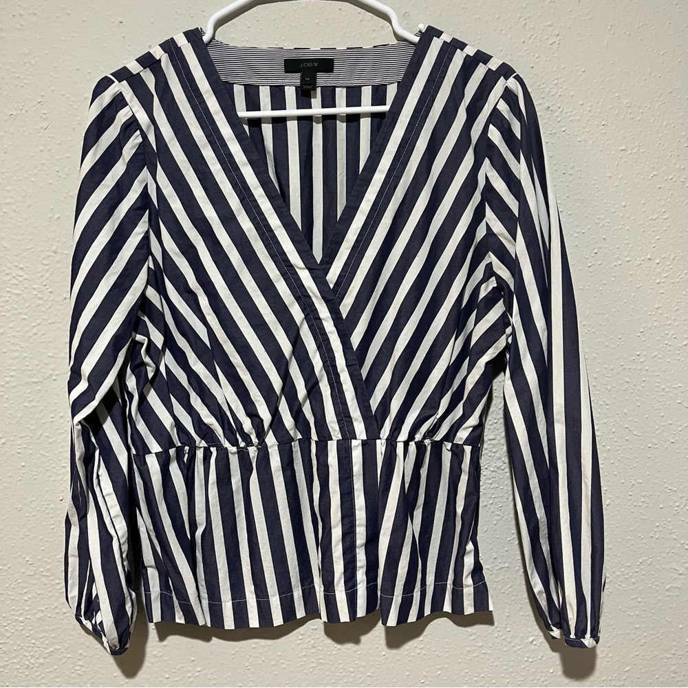 J CREW Top Women's Large 14 Whte Blue Striped Crossover Vneck